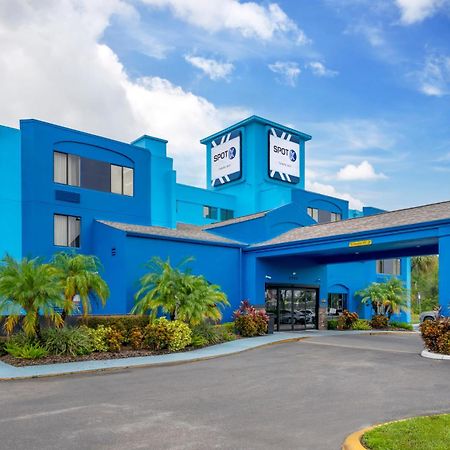 Spot X Hotel Tampa - Wesley Chapel By The Red Collection Exteriér fotografie