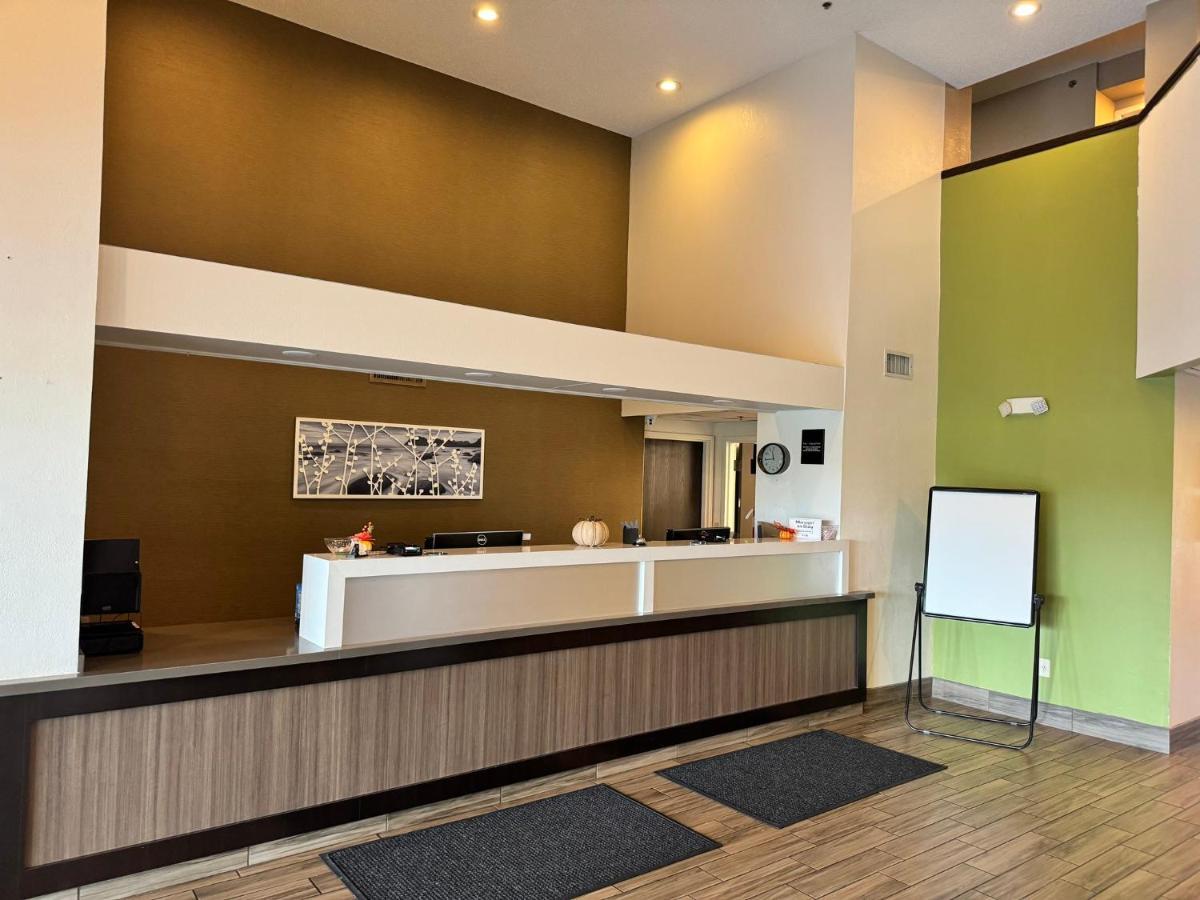 Spot X Hotel Tampa - Wesley Chapel By The Red Collection Exteriér fotografie