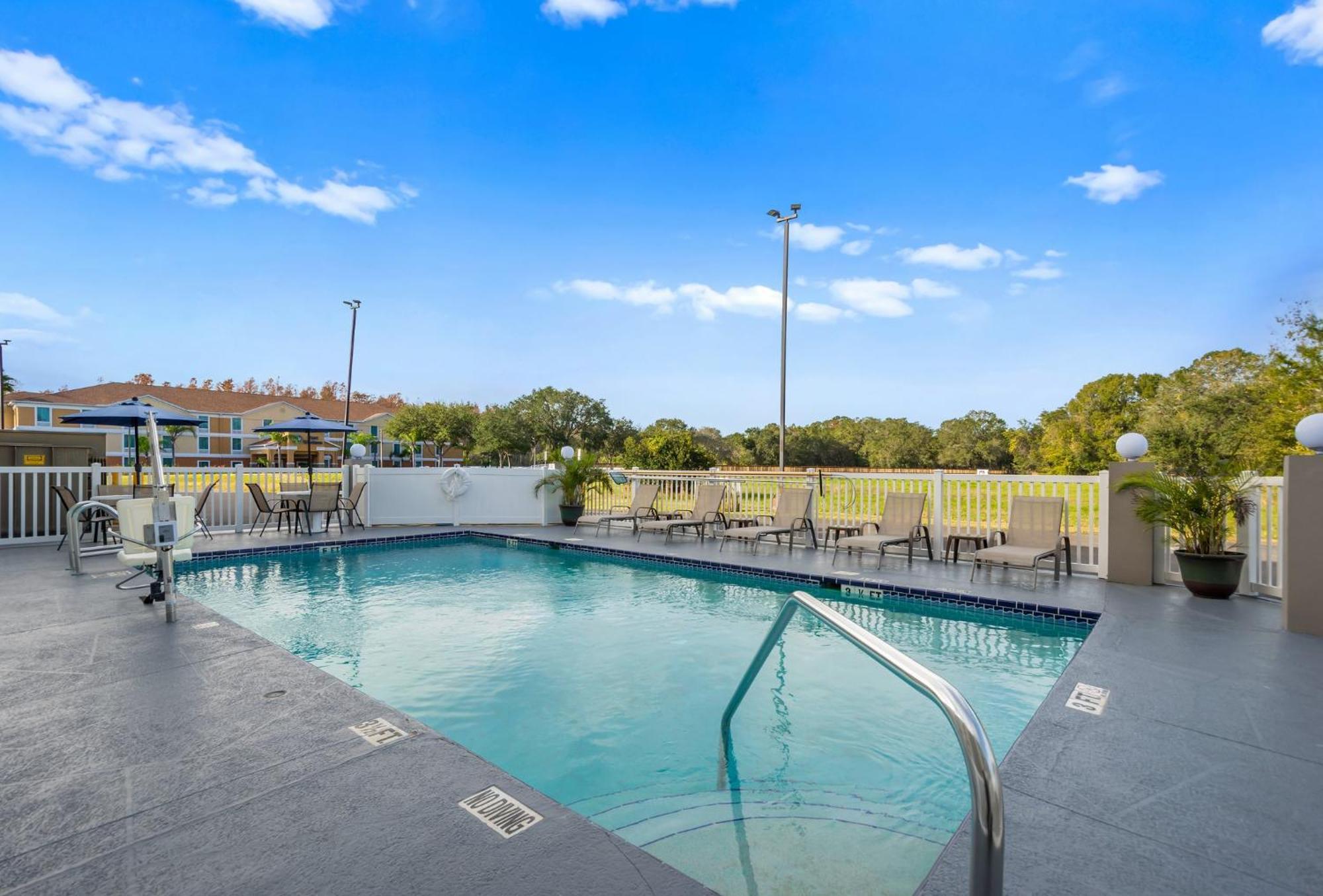 Spot X Hotel Tampa - Wesley Chapel By The Red Collection Exteriér fotografie